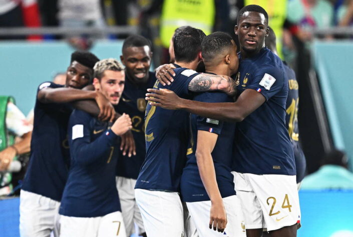 A França passou na primeira colocação do grupo D. Nas oitavas, Mbappé brilhou, anotou dois na vitória por 3 a 1 e chega forte na próxima fase.