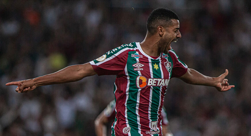 O atacante se destacou na campanha do Fluminense no Brasileirão de 2009, que se livrou do rebaixamento na reta final do campeonato. Alan retornou ao Tricolor na metade do ano passado, mas acabou não se firmando na equipe, e fez apenas 13 jogos desde a volta. 