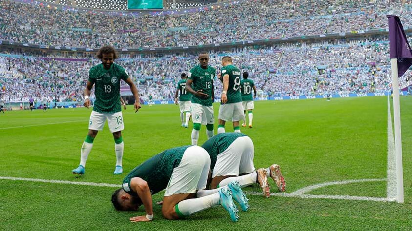 A partida terminou 2 a 1, a primeira vitória da Arábia Saudita em estreias de Copa do Mundo.