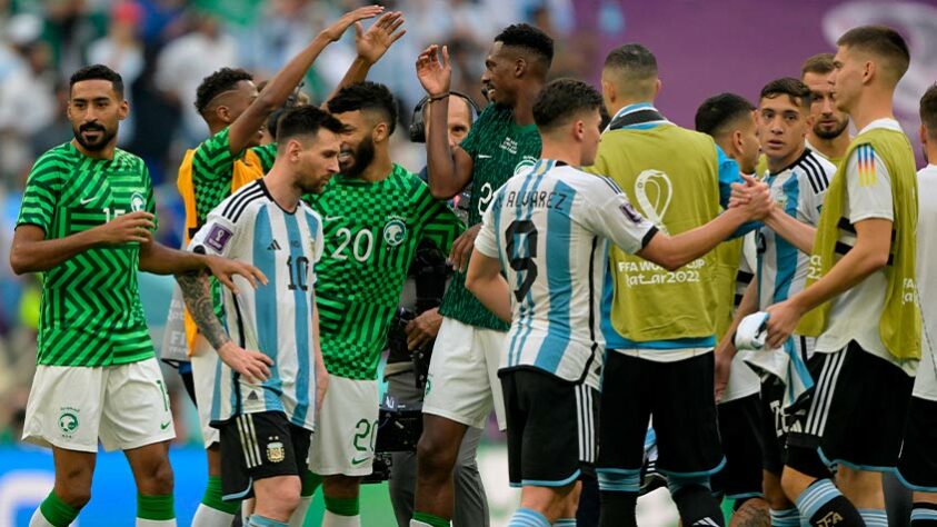 A Arábia Saudita também volta a jogar no sábado (26), às 10h, contra a Polônia.