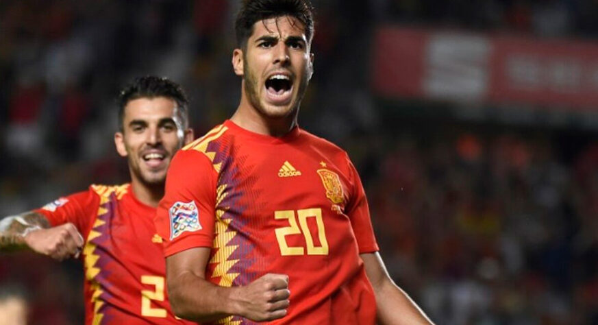 Espanha: Marco Asensio - O já conhecido ponta do Real Madrid será o camisa 10 de La Roja e utilizará o mesmo número de Cesc Fábregas no Mundial de 2010, quando a Fúria saiu vencedora. Asensio é constantemente convocado para a equipe espanhola desde 2016 e esteve na Copa do Mundo de 2018, na Rússia, quando os espanhóis caíram para os donos da casa. No clube merengue ele não é titular, mas entre os espanhóis é um dos principais jogadores no elenco. 