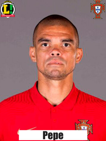 PEPE - 4,5 - Deu uma pixotada no segundo tempo ao tentar rebater a bola. No mais, vacilou ao dar espaços para Cavani, Valverde e Suárez;