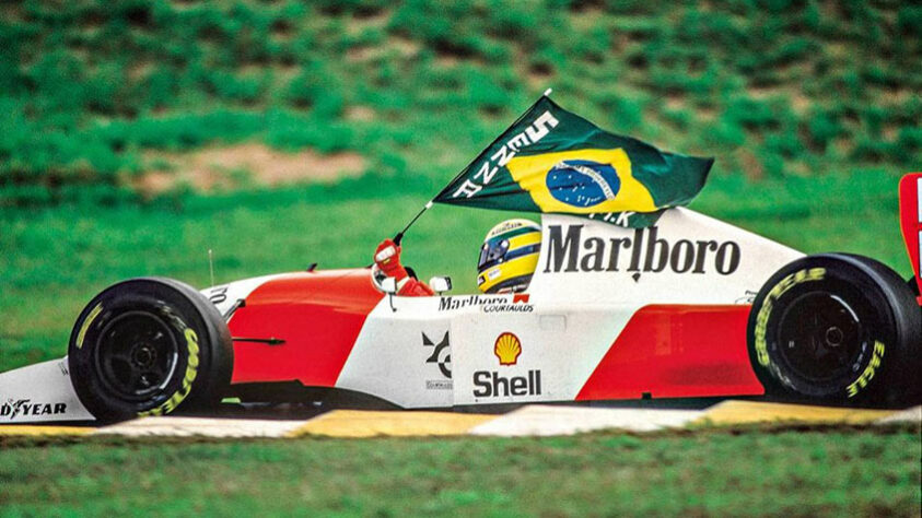 Ninguém esperava que aquela fosse a última vitória de Senna no Brasil. Debaixo de muita chuva, mais uma vez o piloto foi preciso nas paradas e assumiu a liderança na volta 41. Eufórica, a torcida brasileira invadiu a pista para comemorar junto de Senna, em uma das cenas mais marcantes da história do automobilismo. 