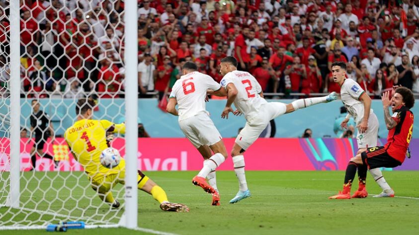 O Marrocos chegou a abrir o placar no final do primeiro tempo, com Ziyech. Porém, foi marcado impedimento do zagueiro Romain Saïss, que participou do lance.