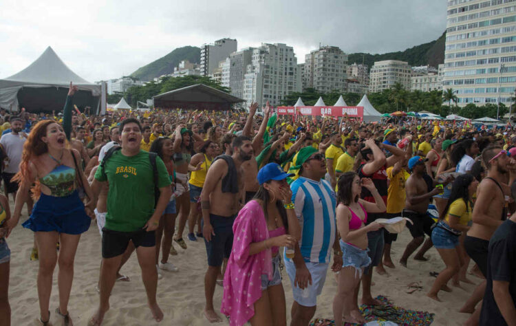 Tensão: torcedores lamentaram mais um ataque perdido pela Seleção. 