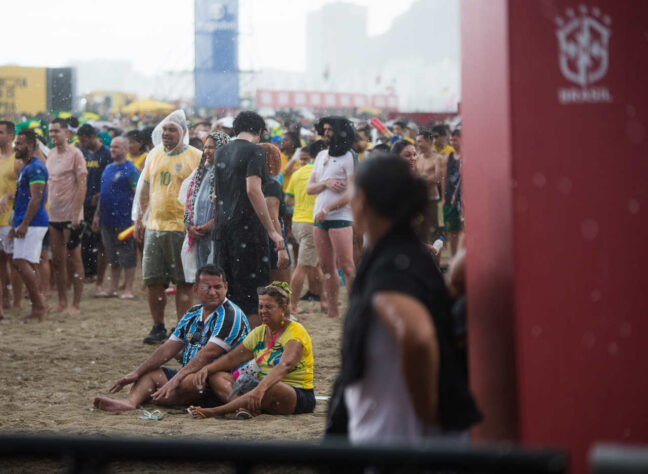 Camisa de clube também vale! O torcedor gremista também acompanhou a Seleção em Copacabana. 