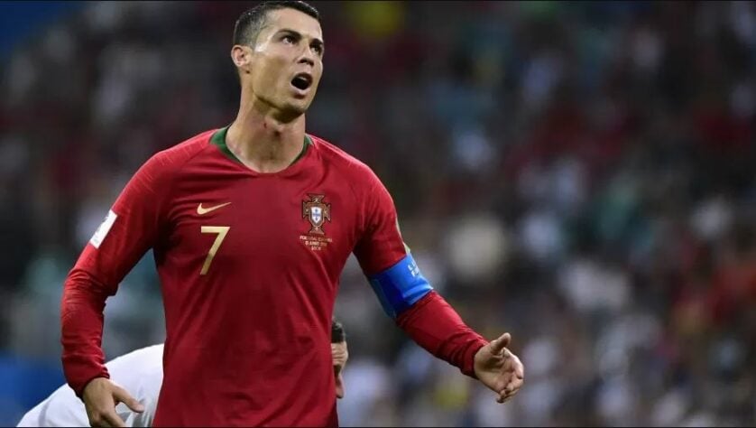 O craque português está disputando a Copa do Mundo atualmente. Após a saída conturbada do Manchester United, Cristiano Ronaldo está na mira do Al Nassr, da Arábia Saudita, que pretende fazer uma oferta milionária pelo atacante.