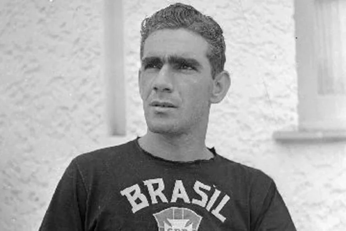 17º - Fluminense (BRA) - 7 títulos / 1958 - Castillo [foto]; 1962 - Altair, Castillo e Jair Marinho; 1970 - Félix e Marco Antonio; 1994 - Branco.