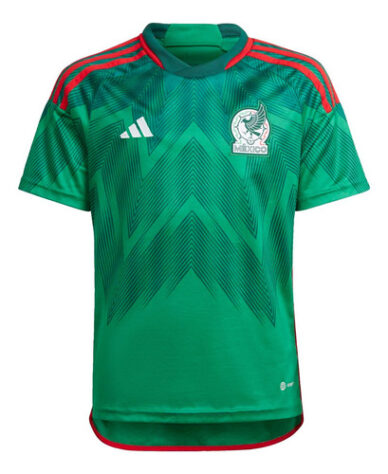 4º lugar - MÉXICO (produzido pela Adidas) - Nota 7/  De acordo com o veículo, o uniforme do México se destaca pela cor verde, pouco usual para seleções. O tom escolhido de verde para a camisa foi exaltado. 