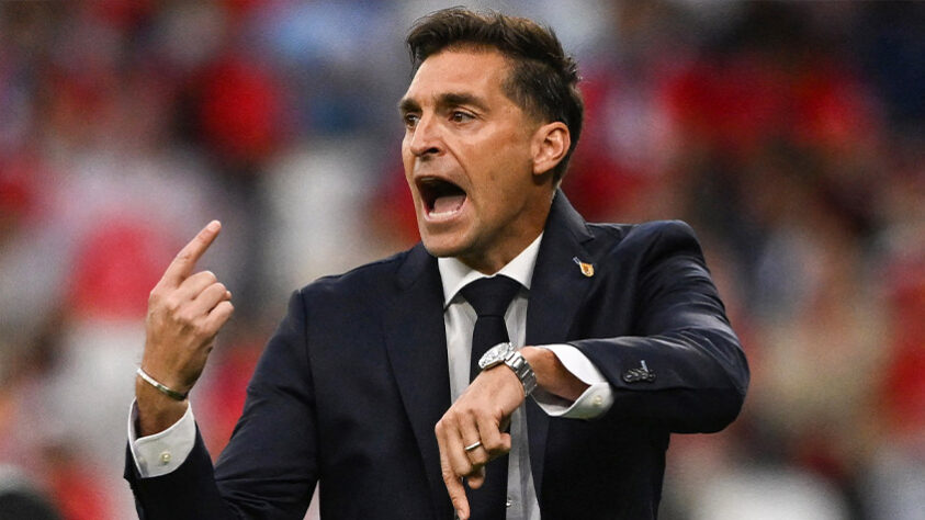 Diego Alonso (uruguaio) - 48 anos. O treinador está sem trabalho desde que deixou o comando técnico da Seleção do Uruguai em fevereiro de 2023.
