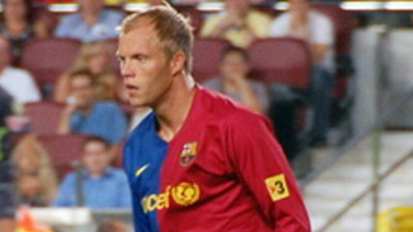 Eidur Gudjohnsen (Islândia), Atacante / Estreou pela seleção islandesa aos 17 anos, chegando a jogar ao lado do seu pai. O  atacante também teve uma carreira de respeito, jogando por Chelsea e Barcelona, mas nunca teve a oportunidade de disputar uma Copa do Mundo. Apenas em 2018 a Islândia se classificou para o torneio pela primeira vez na história.