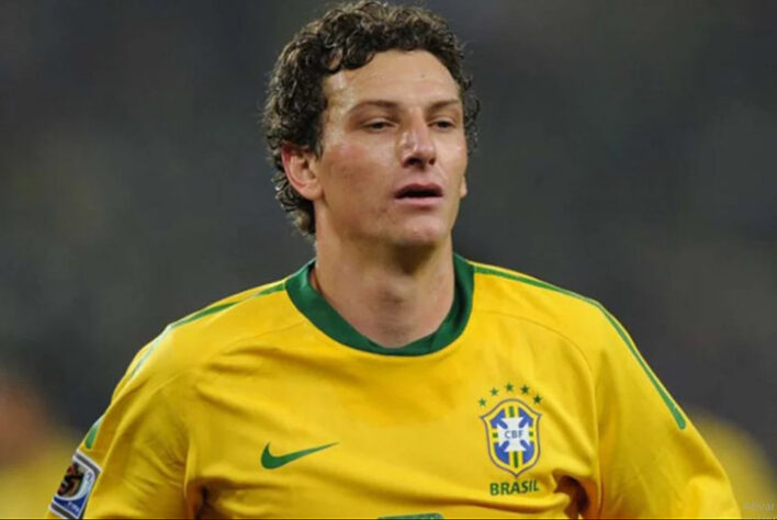 Elano era um dos destaques da Seleção de Dunga no torneio. Na segunda rodada, em uma partida violenta contra a Costa do Marfim, Elano foi vítima de uma entrada forte do volante Tioté. O meia perdeu o restante do torneio e viu a Seleção ser eliminada diante da Holanda nas quartas de final. 