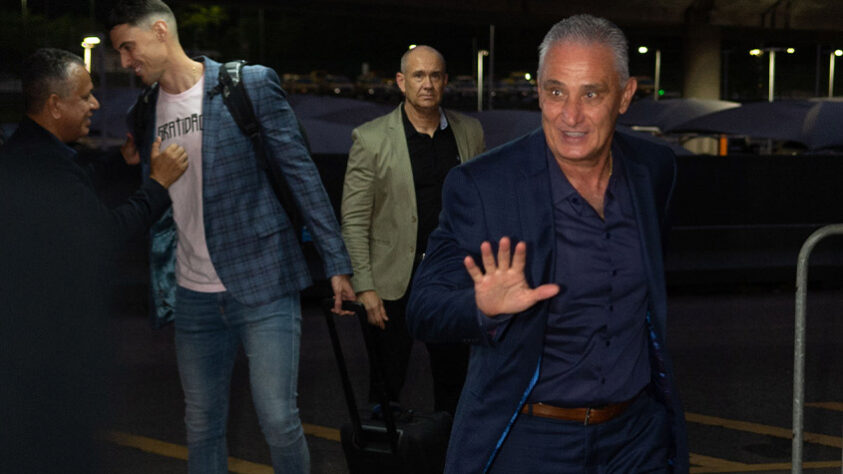 A Seleção Brasileira embarcou neste sábado para Turim, na Itália, onde fará a preparação para a Copa do Mundo do Qatar. A comissão técnica de Tite, além de funcionários da CBF e os três atletas que atuam no Brasil, seguiram para o Velho Continente. Veja a seguir as imagens do embarque.