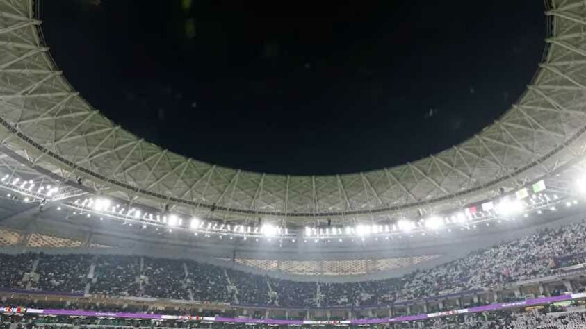 Com a redução de lugares, o espaço do estádio vai abrigar hotéis, shoppings, e até uma mesquita, local de culto da fé islâmica. 