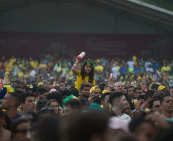 Torcedores de todas as idades estiveram presentes no evento, formando um 'mar' verde e amarelo. 