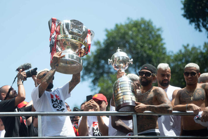 O chileno e o atacante eram dois dois mais animados no Trio Elétrico do Flamengo.