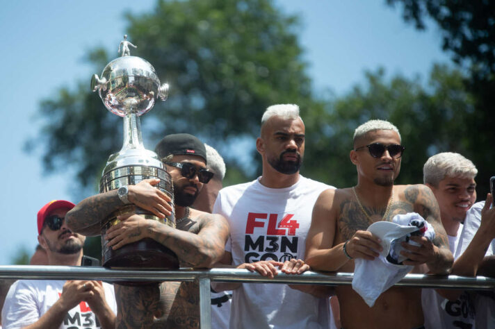 Gabigol, Fabrício Bruno e João Gomes. O Garoto do Ninho teve o nome cantado pela torcida várias vezes.