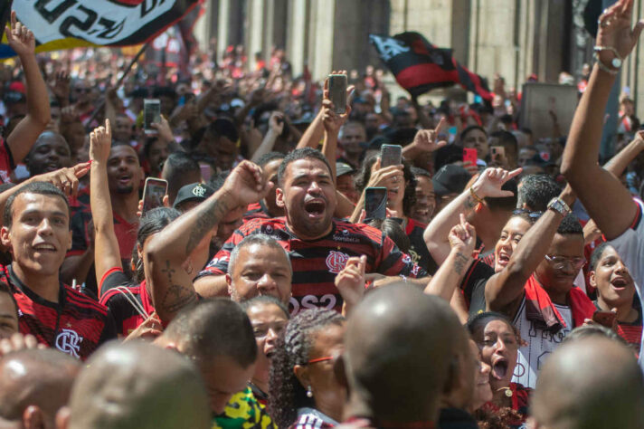 Rubro-negros em festa no Centro do Rio de Janeiro, neste domingo.