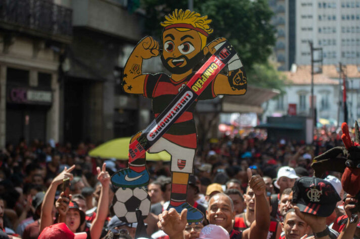 Rubro-negros em festa no Centro do Rio de Janeiro, neste domingo.