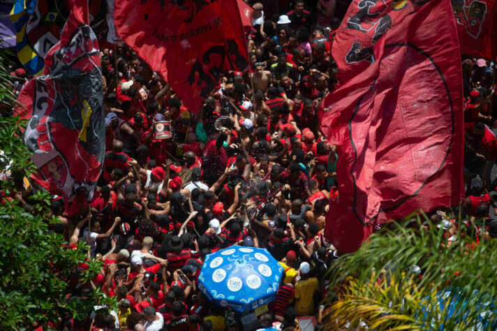 Rubro-negros em festa no Centro do Rio de Janeiro, neste domingo.