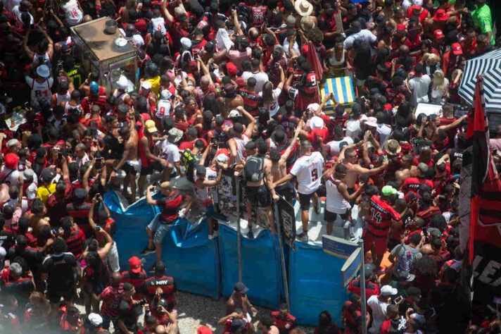 Rubro-negros em festa no Centro do Rio de Janeiro, neste domingo.