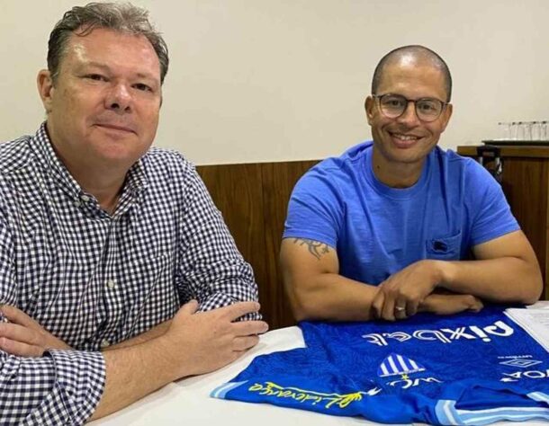 FECHADO - O Avaí anunciou que o ex-meia Alex será o seu novo treinador. Ídolo do Palmeiras e ex-comandante do sub-20 do São Paulo, ele será o responsável por comandar a equipe na temporada de 2023. O Avaí vai disputar a Série B do Campeonato Brasileiro.