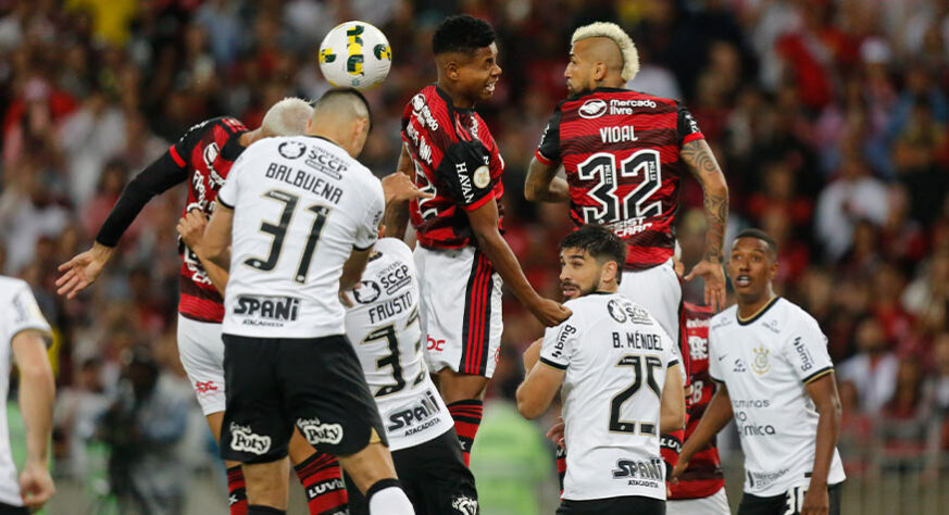 Em duelo válido pela 35ª rodada do Brasileirão, o Corinthians venceu o Flamengo por 2 a 1, no Maracanã.  Du Queiroz e Yuri Alberto marcaram os gols corintianos, e Matheus França fez o gol rubro-negro. Veja as notas dos jogadores do Timão. (feito por Rafael Marson)