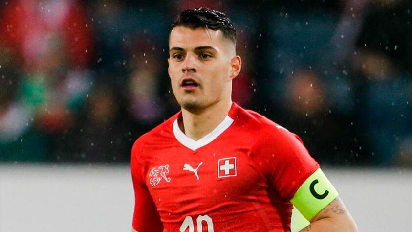 Suíça: Granit Xhaka - Em grande fase no Arsenal, Xhaka é fundamental no meio-campo da Suíça. O volante vai para sua terceira Copa do Mundo. Ele também enfrentou o Brasil em 2018 e atua há seis anos no futebol inglês.