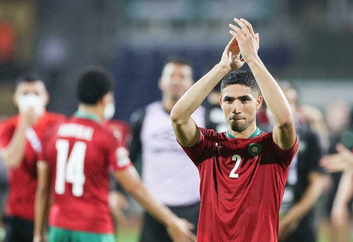 Marrocos: 14 jogadores da seleção nascidos fora do país / Achraf Hakimi [na foto] (lateral - nascido na Espanha), Yassine Bounou (goleiro - nascido no Canadá), Munir Mohamedi (goleiro - nascido na Espanha), Romain Saïss (zagueiro - nascido na França), Noussair Mazraoui (lateral - nascido na Holanda), Sofyan Amrabat (meio-campista - nascido na Holanda), Selim Amallah (meio-campista - nascido na Bélgica), Amine Harit (meio-campista - nascido na França), Ilias Chair (meio-campista - nascido na Bélgica), Bilal El Khannous (meio-campista - nascido na Bélgica), Hakim Ziyech (meio-campista - nascido na Holanda), Sofiane Boufal (ponta - nascido na França), Zakaria Aboukhlal (atacante - nascido na Holanda) e Walid Cheddira (atacante - nascido na Itália).