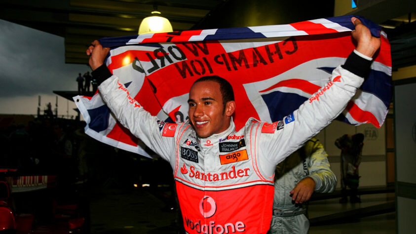 O jovem Lewis Hamilton chegou ao Brasil como líder do campeonato. Felipe Massa ainda podia ser campeão, mas precisava vencer a prova e torcer para que Hamilton não ficasse acima da quinta posição. Tudo parecia conspirar a favor do brasileiro quando ele largou na pole-position e foi vendo Hamilton perder posições ficando um bom tempo na sexta posição. No fim da corrida, a chuva tomou para si as atenções em Interlagos novamente e acabou prejudicando Massa: o brasileiro bem que cruzou a linha de chegada em primeiro, conquistando a corrida e, por alguns segundos o título. O que ninguém contava é que o carro do alemão Timo Glock perderia tração para a chuva e seria ultrapassado por Hamilton, que assumiu a quinta posição e acabou se tornando campeão mundial no Brasil.