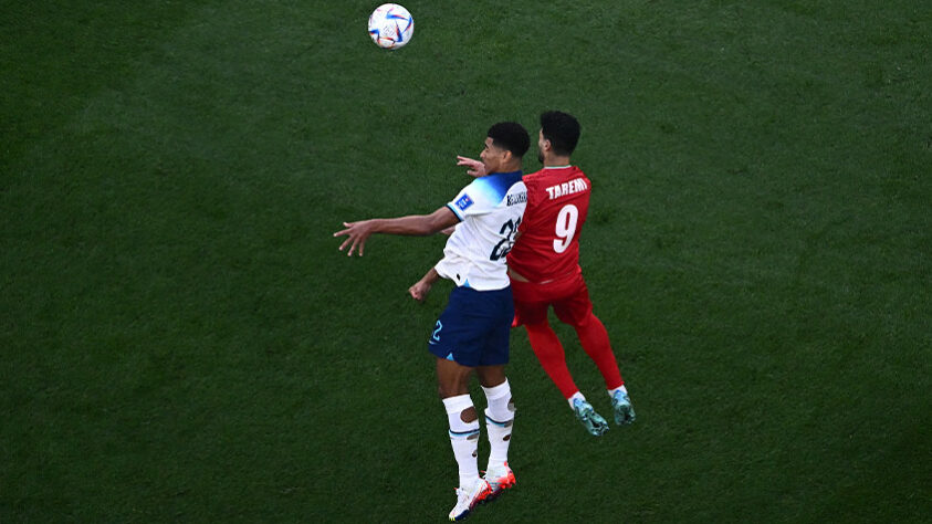 Inglaterra e Irã fizeram a primeira partida do grupo B desta segunda-feira. Os ingleses não tomaram conhecimento dos iranianos e aplicaram uma goleada por 6 a 2.