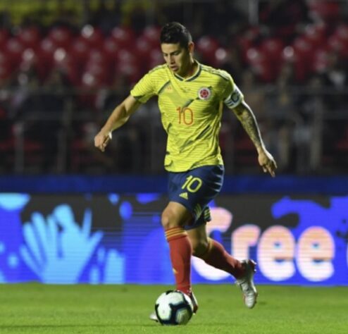 ESQUENTOU - O 'Calciomercato' informa que o meia James Rodríguez pode estar na mira do Fenerbahçe, da Turquia. O colombiano defende atualmente o Olympiacos, da Grécia, que não pretende se desfazer do jogador. 