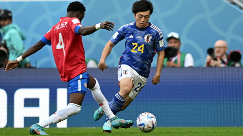 A primeira partida deste domingo foi surpreendente. Japão e Costa Rica se enfrentaram pela segunda rodada do grupo E. Os costarriquenhos, que perderam de 7 a 0 para a Espanha, venceram por 1 a 0 os japoneses, que haviam vencido a Alemanha por 2 a 1.