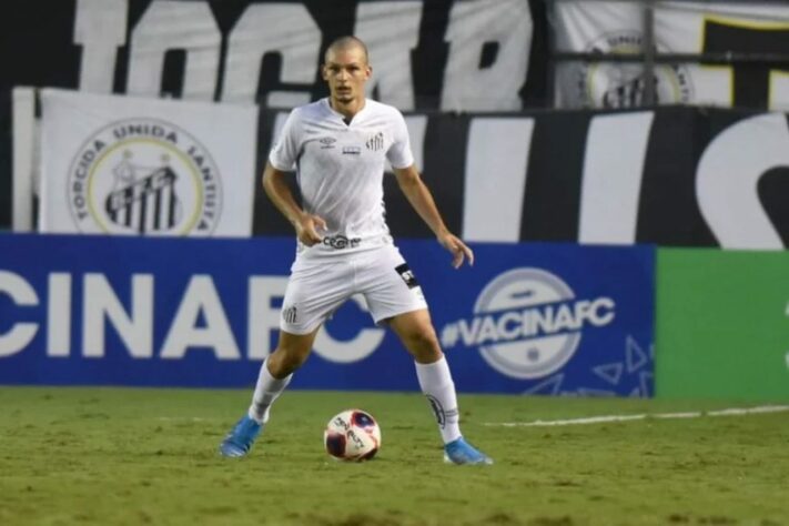 FECHADO - O Santos acertou o empréstimo do zagueiro/volante Jhonnathan ao ABC até o final da Série B de 2023. O defensor vai atuar pelo estadual, Copa do Nordeste, Copa do Brasil e Brasileirão Série B pela equipe do Rio Grande do Norte.