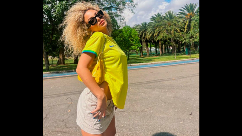 Em uma das fotos de Julia no Qatar, ela recebeu um comentário da influenciadora Jade Seba: "Eu ouvi primeira dama?"