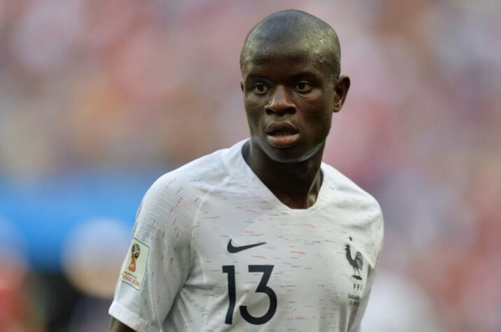 Mais um jogador que se lesionou no clube e nem chegou a viajar com a seleção. Com uma lesão no tendão, o campeão mundial de 2018 precisaria de, pelo menos, 3 meses para se recuperar. Com esse prazo, Kanté não conseguiria se recuperar a tempo de disputar o torneio e acabou cortado. 