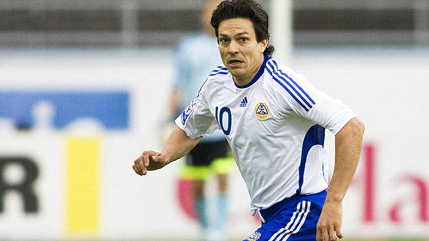 Jari Litmanen (Finlândia), Meia / O craque do histórico Ajax dos anos 90 também nunca teve a oportunidade de disputar uma Copa com a Finlândia, seu país natal e que nunca participou de um Mundial. Litmanen atuou pelo seu país por 21 anos e marcou 34 gols, sendo o maior artilheiro da história da seleção finlandesa.