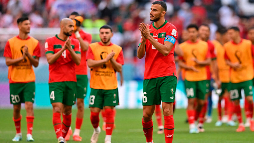 Jogadores de Marrocos também saúdam a participação dos torcedores marroquinos.