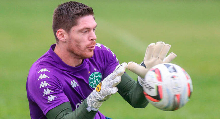 Maurício Kozlinski, 31 anos (Goleiro) - Guarani / Kozlinski é mais um exemplo de goleiro que apresentou bom desempenho apesar do rendimento defensivo da equipe. O goleiro é um dos que mais faz defesas no campeonato (média de 3,3 por jogo) e passou 14 dos 34 jogos disputados sem ver a sua meta ser vazada,