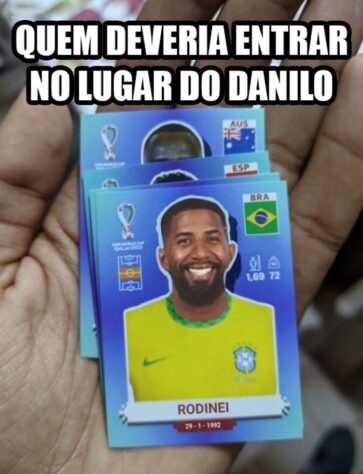 Torcedores brincam com possível entrada de Daniel Alves na equipe titular do Brasil.