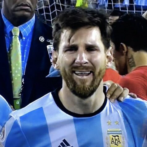 Nem Messi deu jeito! Derrota da Argentina na estreia da Copa do Mundo rende memes nas redes sociais.