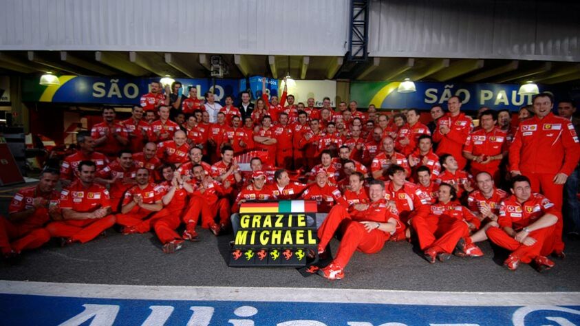 A corrida que marcou a (primeira) despedida de Schumacher da Fórmula 1. O piloto alemão brigava pelo título com Fernando Alonso. A missão era complicada: Schumi precisava vencer a corrida, ao mesmo tempo que Alonso não conquistasse pontos. Com problemas na classificação, o piloto ainda teve que largar em décimo, tornando a missão mais difícil ainda. Entretanto, isso não o impediu de fazer uma grande corrida e terminar a prova na quarta posição. 