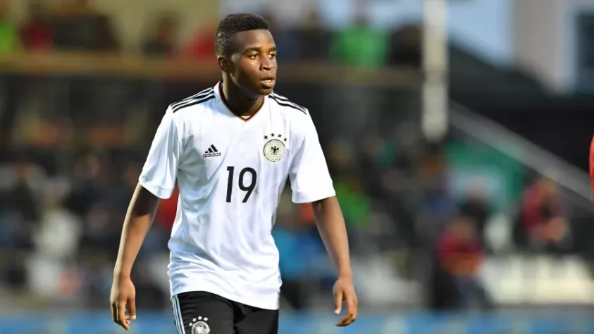Youssoufa Moukoko, 18 anos - Atacante - Alemanha / Borussia Dortmund (Alemanha)