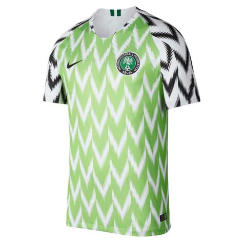 Nigéria 2018 (primeiro uniforme) - em um período dominado por uniformes monocromáticos, sem estampas e com raros detalhes, a camisa foi 'uma injeção de dopamina para os fãs de futebol', de acordo com a publicação. 