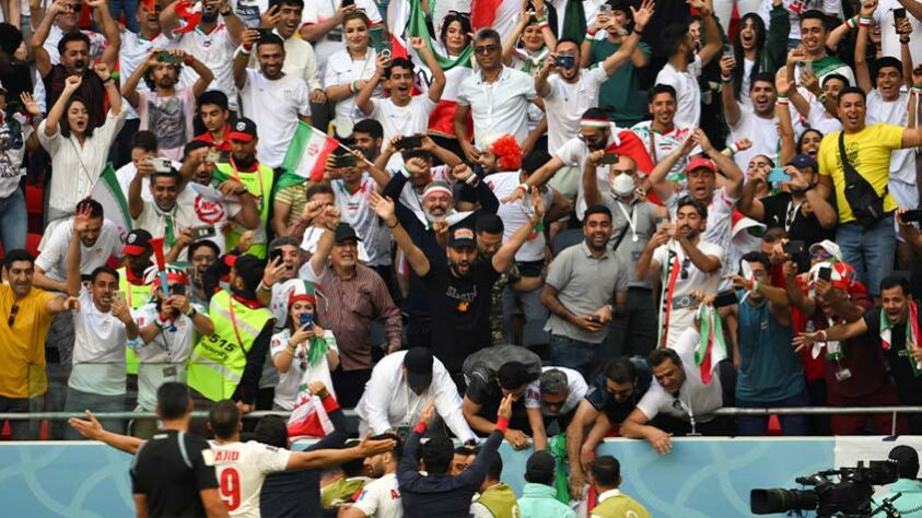 Festa da torcida iraniana.