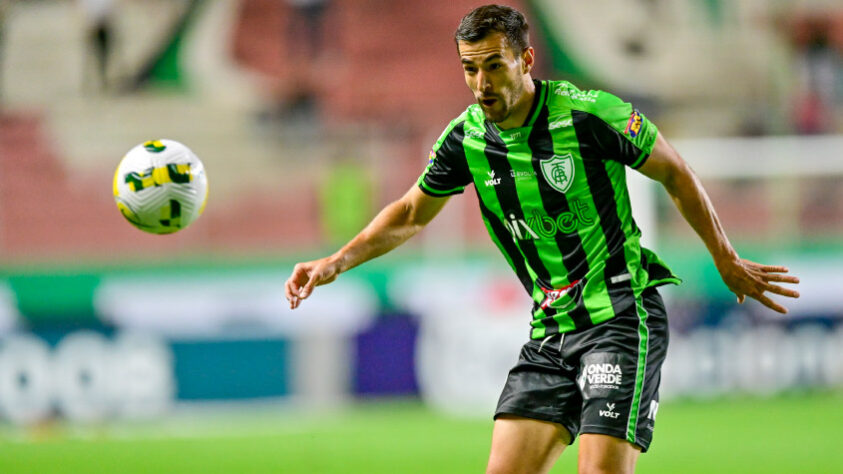 FECHADO - Raul Cáceres foi dispensado do elenco do América-MG, por meio de nota oficial do clube. O contrato do atleta expirou e a diretoria do time mineiro optou por não renovar.