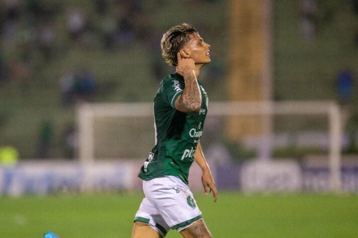 ESQUENTOU - O volante Richard Ríos, que atua no Guarani, é bem avaliado no Corinthians. O atleta, que é formado nas categorias de base do Flamengo, pode ser procurado pelo clube do Parque São Jorge após o fim do Paulistão, mas isso ainda não é tratado como prioridade pelos responsáveis pelo futebol corintiano. Ríos tem um perfil que interessa o Timão: novo, baixo custo e com potencial de revenda. 