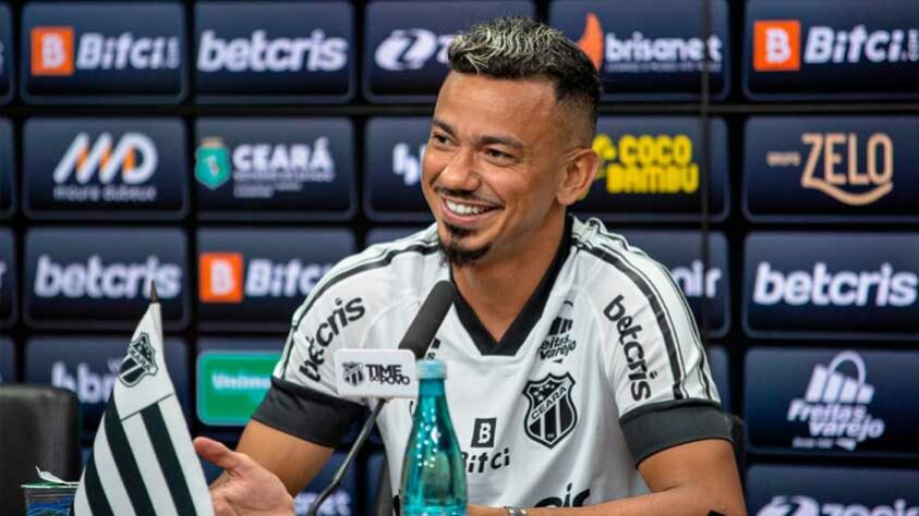 Rodrigo Lindoso, 33 anos - Posição: volante - Nacionalidade: brasileiro - Último clube: Ceará - Sem contrato desde: janeiro de 2023 / Lindoso fez boas temporadas pelo Botafogo, especialmente em 2017, e pelo Interacional, em 2019 e 2020. No último ano, jogou emprestado ao Ceará. Tanto o Vozão como o Colorado acabaram não assinando vínculos com o atleta para 2023. 