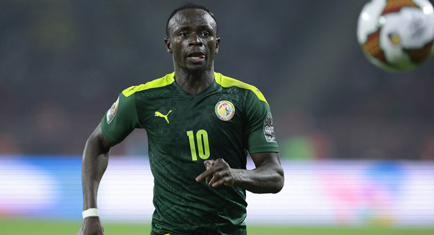 FORA DA COPA - Sadio Mané - seleção senegalesa  -  A apreensão e o medo da torcida senegalesa se confirmou. A assessoria de imprensa de Senegal confirmou o corte nesta quinta-feira. O atacante sofreu uma lesão na cabeça da fíbula da perna direita, quando ainda atuava pelo Bayern de Munique, às vésperas do Mundial. 