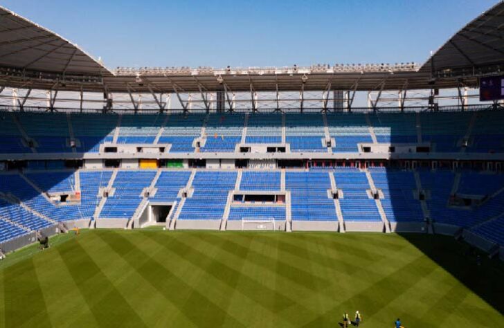 Os assentos e teto do estádio devem ser usados em parques populares no Qatar. 